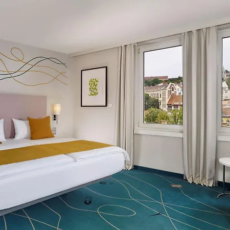 Park Plaza Hotel 4*