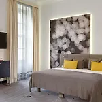 Park Plaza Отель