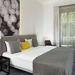 Отель Park Plaza 4*
