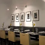 Park Plaza Отель