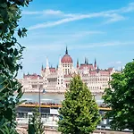 Отель Park Plaza 4*