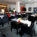 Park Plaza 4*