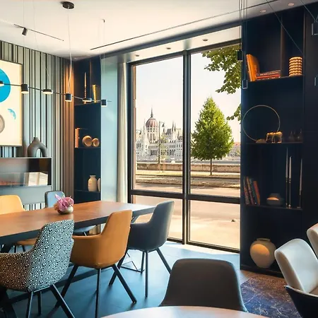 Park Plaza ホテル 4*