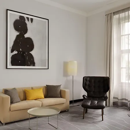 Park Plaza Hotel 4*