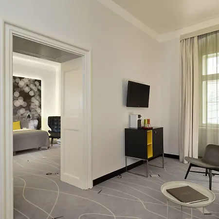 Park Plaza 4*