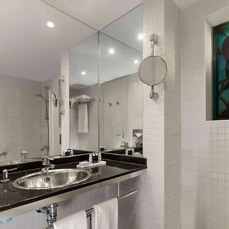 Ξενοδοχείο Park Plaza 4*