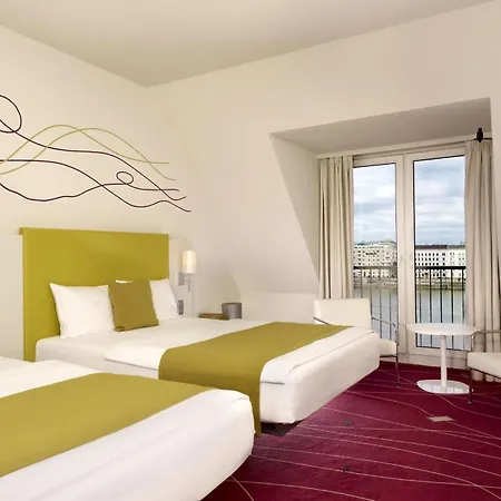 Park Plaza 4*