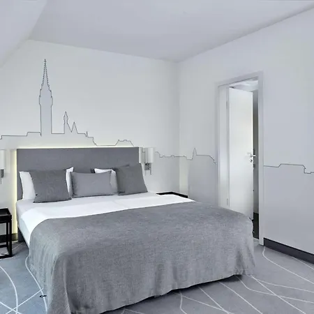 Park Plaza 4*